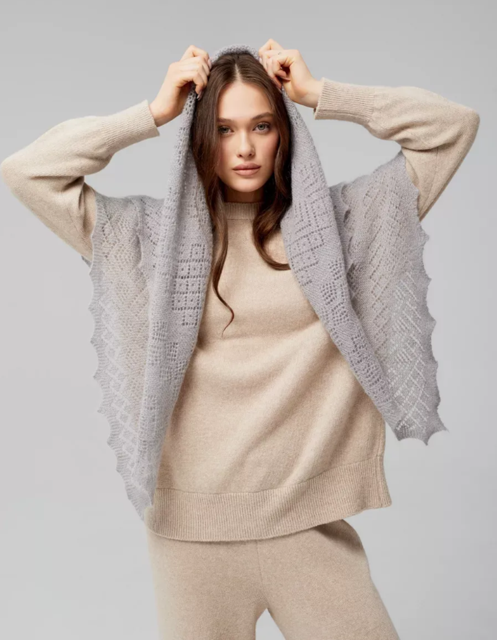 Оренбургский пуховый платок П4-110-03 серый