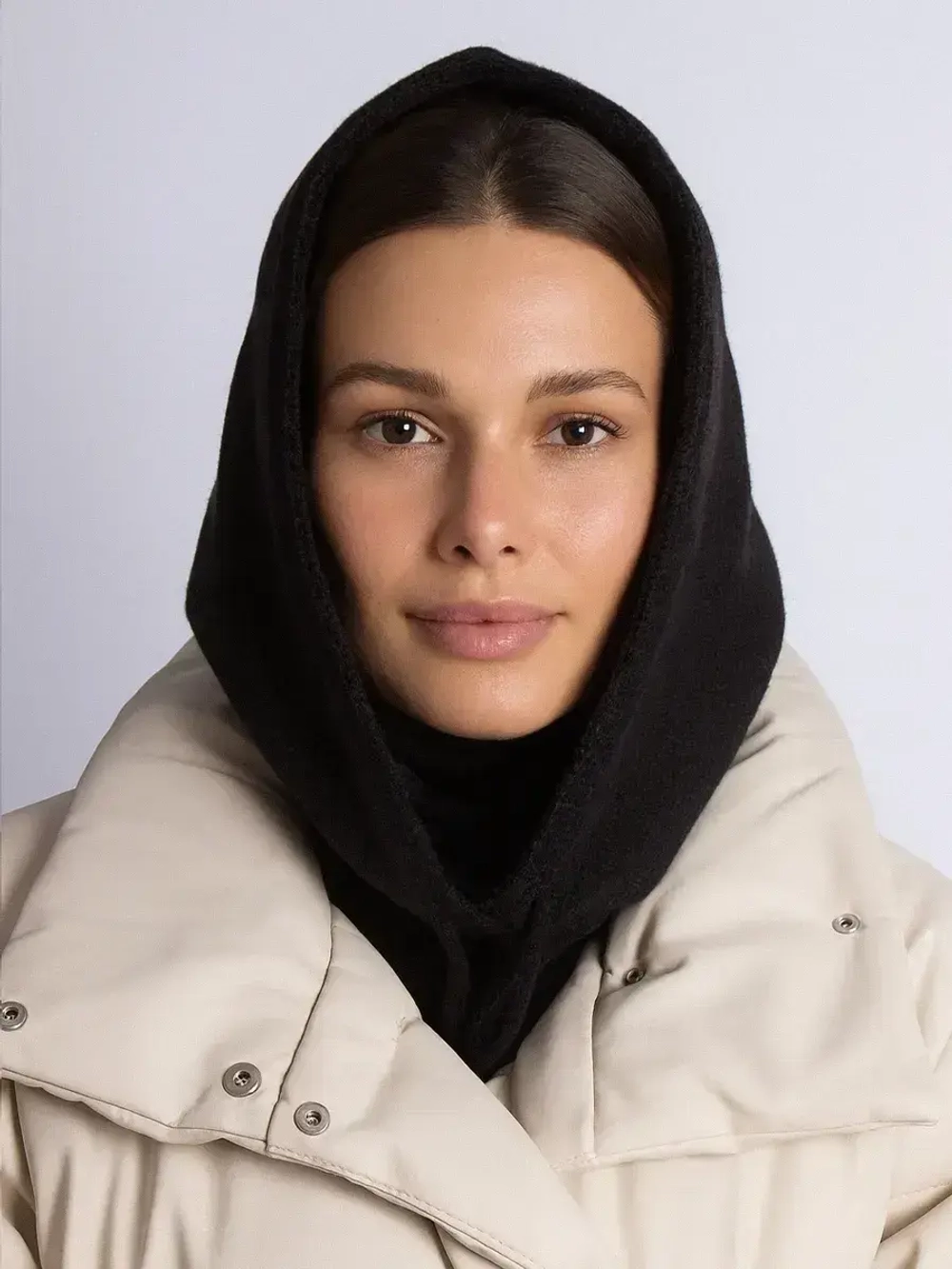 Капор женский вязаный черный