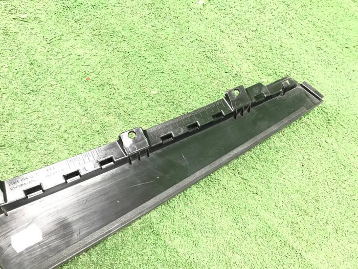 Накладка стойки двери передняя правая Audi A6 5 C8 (2018-н.в.)