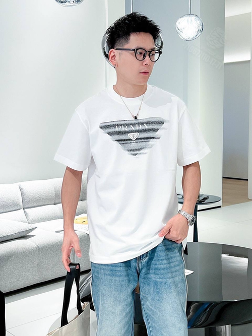 Футболка Prada