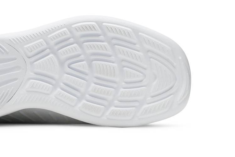 White nike air max axis women's online