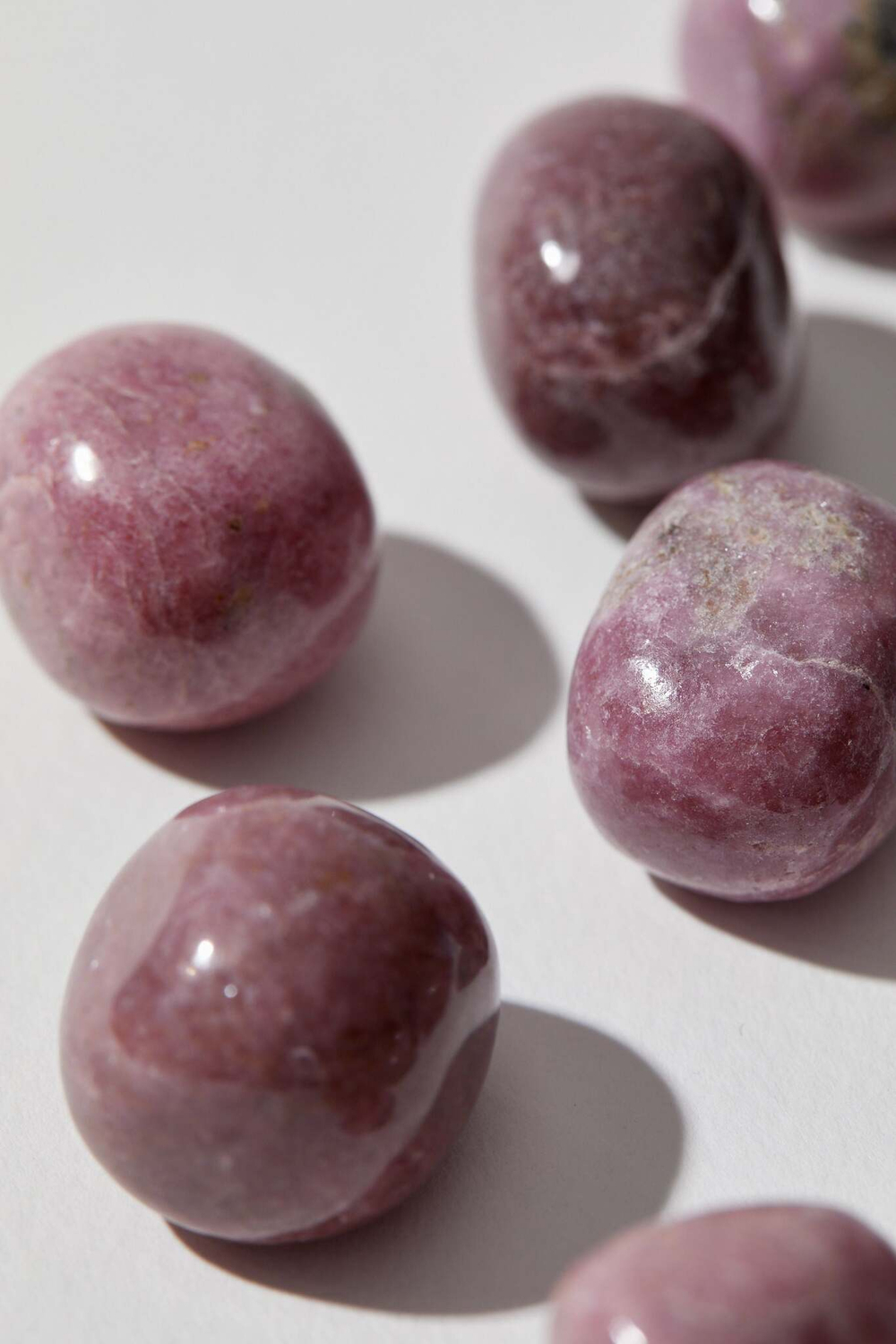 Родонит галтовка