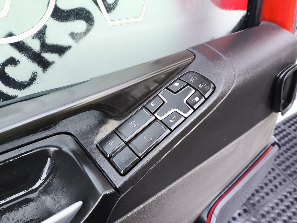 Дверь левая