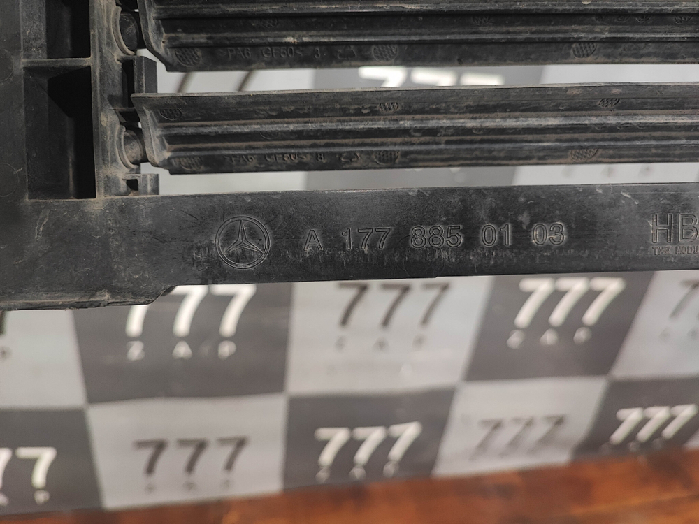 Воздуховод радиатора Жалюзи Mercedes A (W177) 18-нв Б/У Оригинал A1775008000