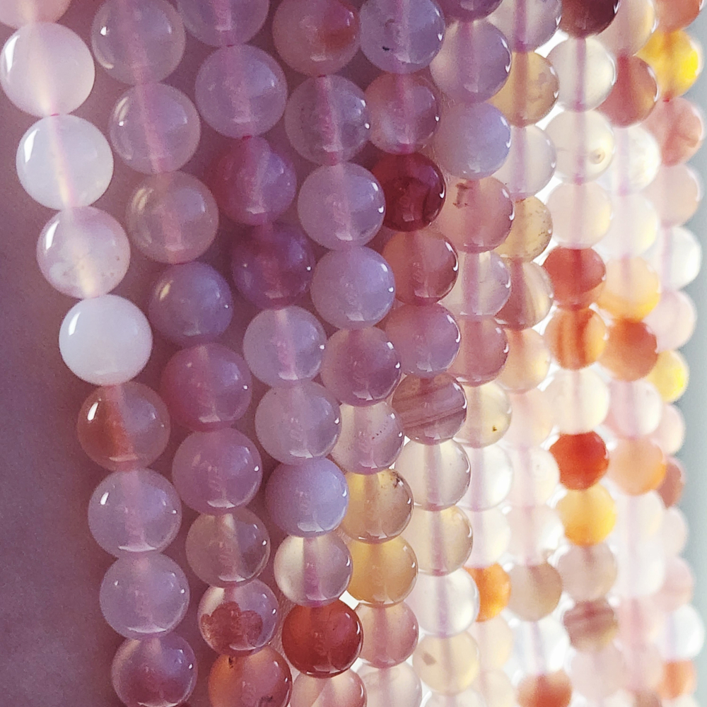 Агат Сакура, персиково - розовый, нежнейший, редкий, шар 8мм, цена за нить 9.5см (1/4)