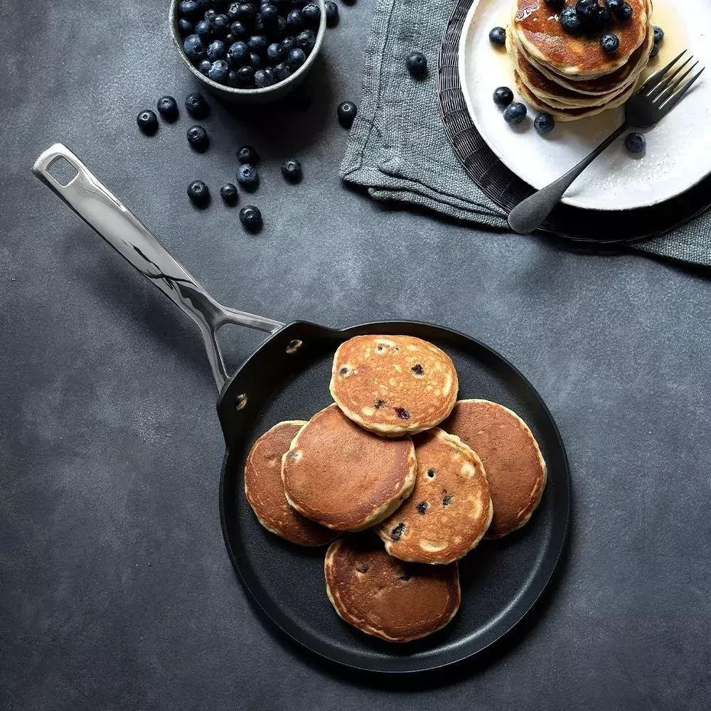 Le Creuset - Сковорода PRO 24см с антипригарным покрытием для блинов / артикул   51106240010002  / GTIN 630870272896