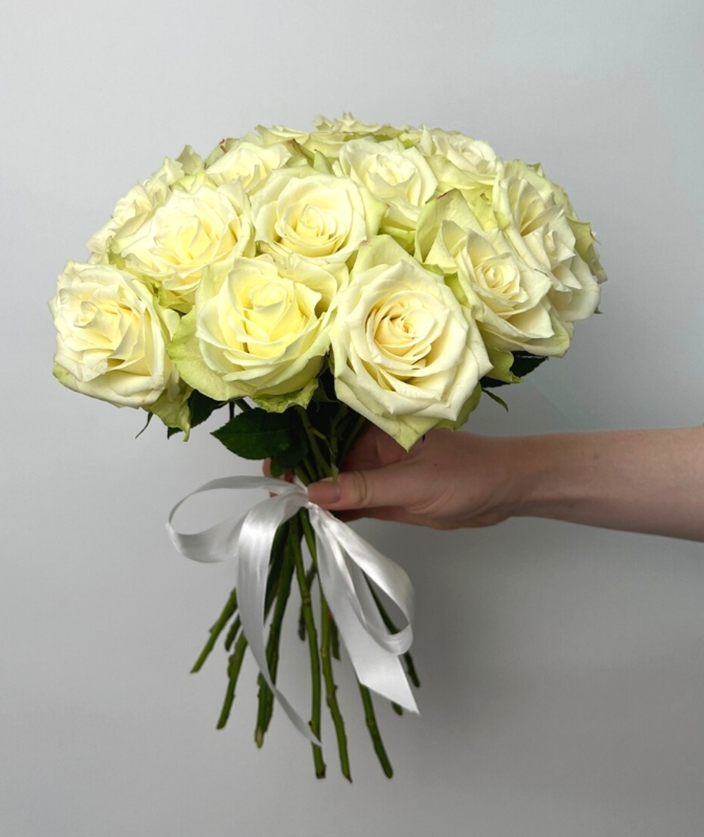 Букет из 25 белых роз