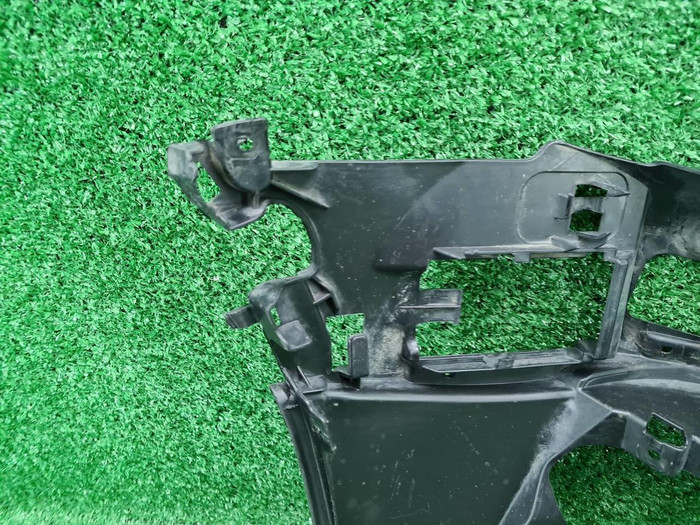 Кронштейн переднего бампера BMW 5er G30 (17-20)