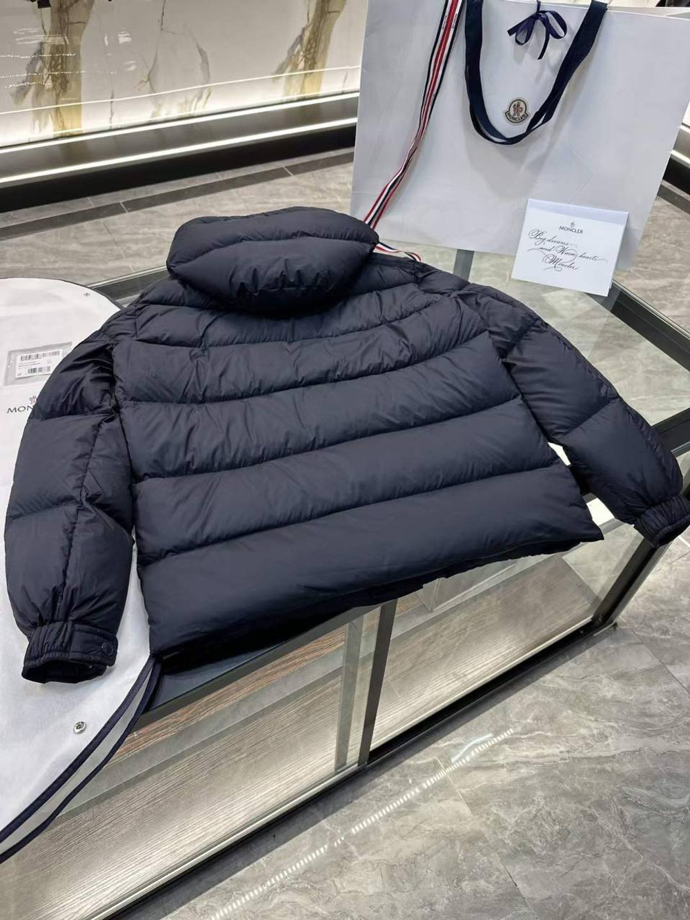 Пуховик Moncler