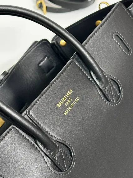 Сумка BALENCIAGA Bel Air Carry All Bag черный/золото