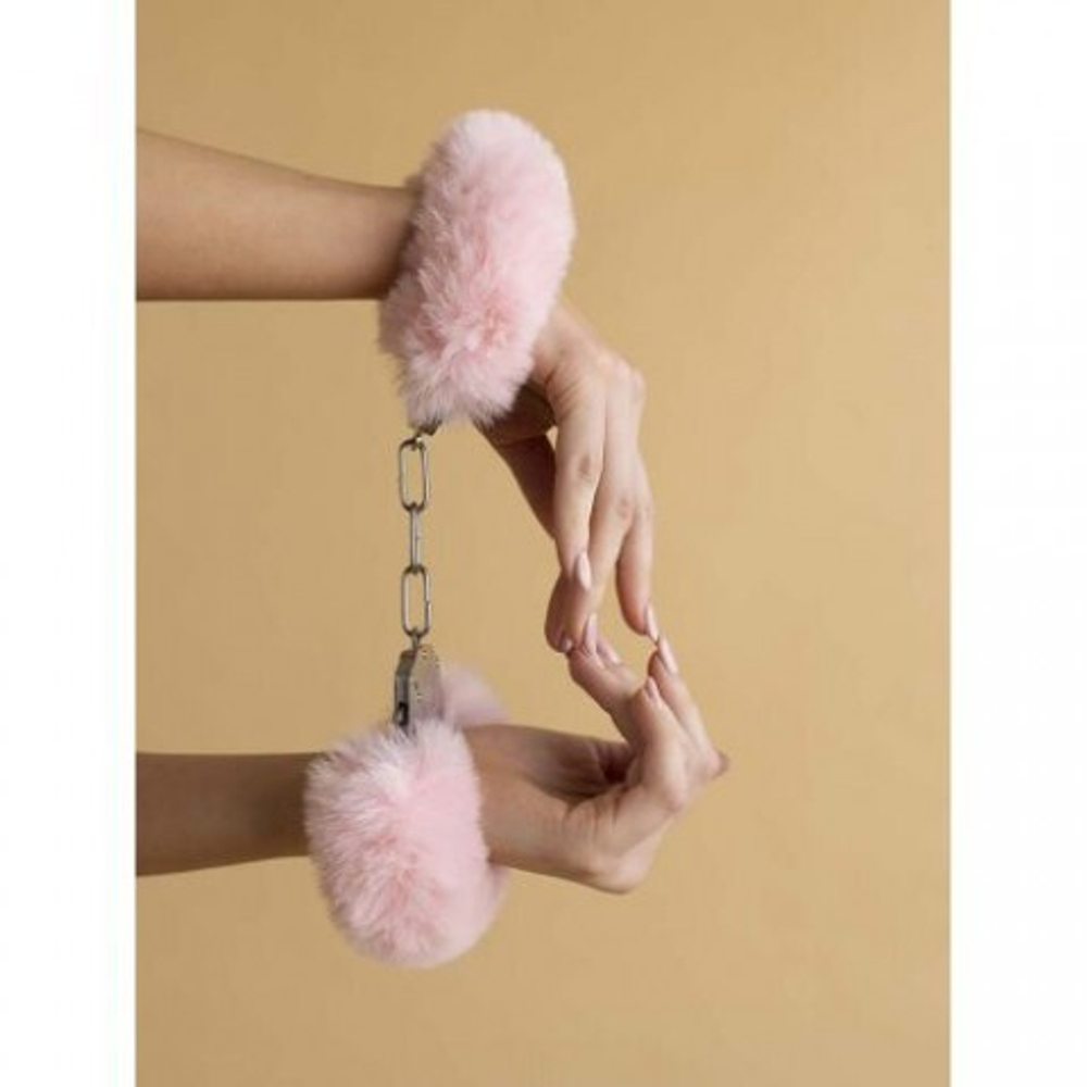 Шикарные наручники с пушистым мехом пастельно розового цвета  (Be Mine) (One Size)