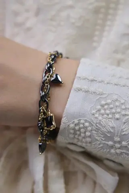 Браслет "Амора" из гематита с черным цирконом, оттенок золото