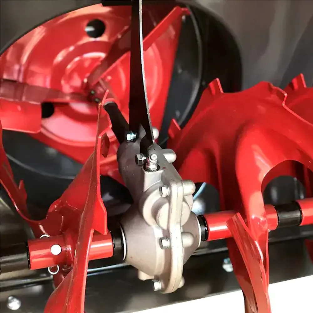 EVOline SBG 700 E бензиновый снегоуборщик 13 л.с. ковш 70 см, выброс 15 м, 6 вперед/2 назад