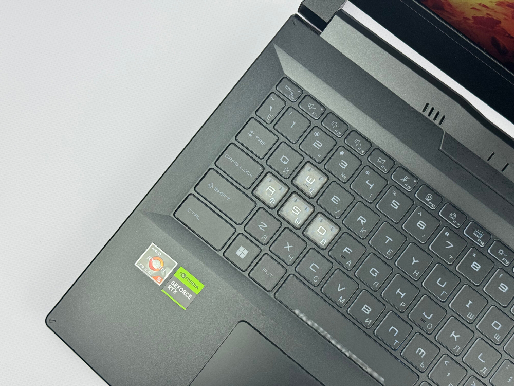 Игровой Ноутбук Msi Bravo Ryzen 5 7535HS/8GB(RAM)512GB(SSD)/RTX4050(6GB)/15.6/FHD/144Hz/C7VE-070XRU./Win11