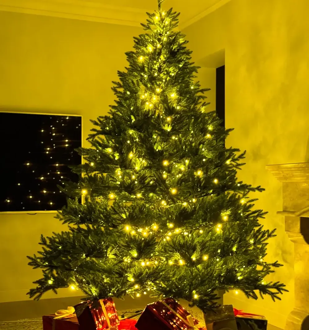 Елка с гирляндой встроенной «Престиж» (Литая хвоя) 2,5 м