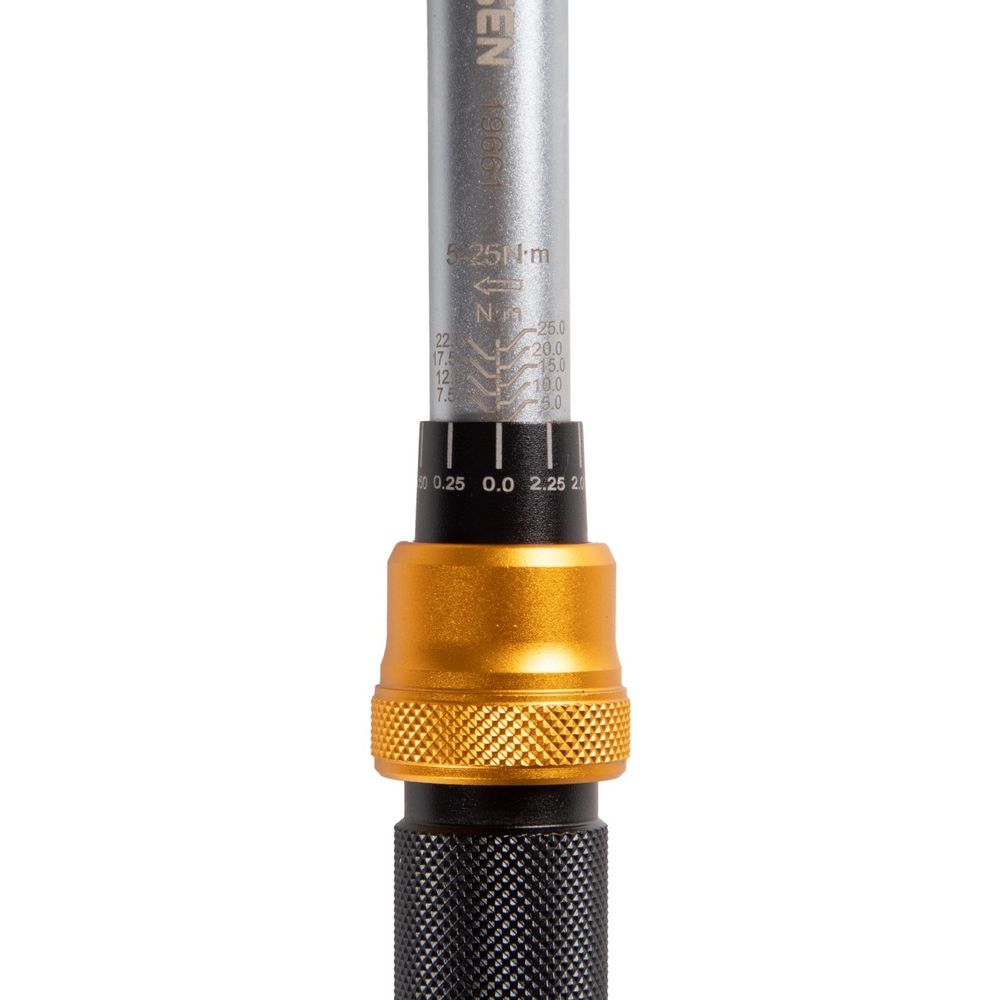 TOLSEN (TT19661) Ключ динамометрический 1/4", 5-25 Нм, в пластиковом кейсе