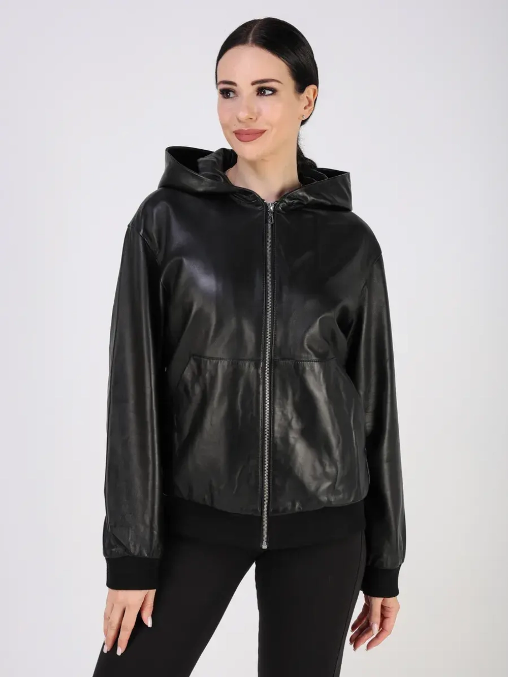 Кожаная куртка демисезонная с капюшоном