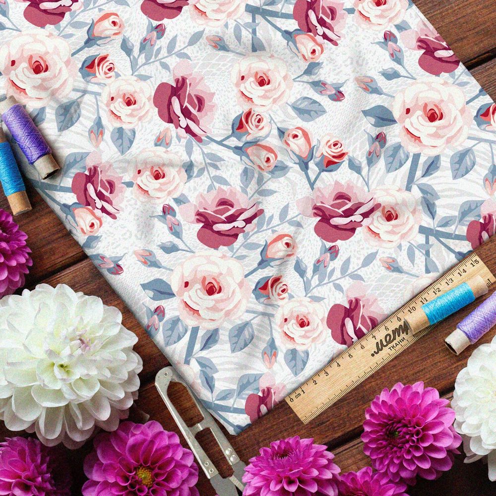 Ткань шифон розовые розы на белом фоне