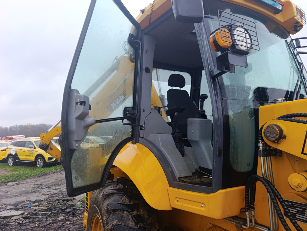 Bull 4SX Экскаватор-погрузчик 4SX-PLUS (Дизельный, 4,6 л, 122 л.с., АТ)