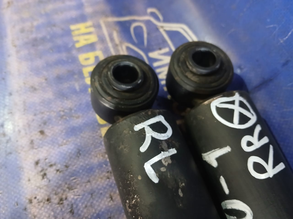 Амортизатор задний NISSAN AVENIR 1997