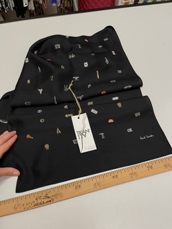 Кашне шелковое твиловое с принтом (с обработанными срезами) (Paul Smith, 100%шелк, Черный фон/мелкие пиктограммы и надпись бренда, 180*43)