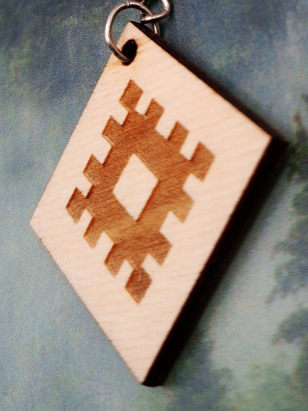 Брелок из дерева Репейник Удачи