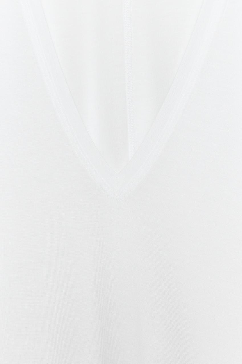ZARA ФУТБОЛКА С V-ОБРАЗНЫМ ВЫРЕЗОМ, БЕЛЫЙ