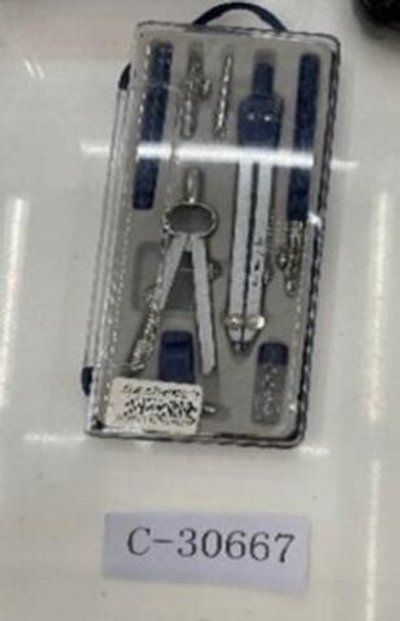 Готовальня 8 предметов: Циркуль металлческий, кронциркуль, насмдка под карандаш, стердни, рейсфедер,