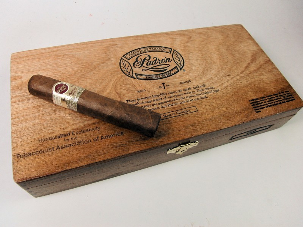 Padron 1964 Anniversary TAA Toro Natural