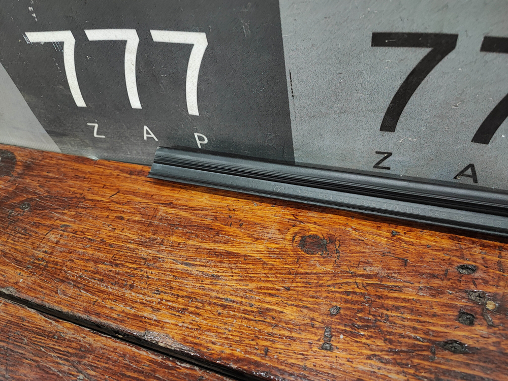 Уплотнитель стекла двери задней левой Polo 5 Sedan 10-20 Б/У Оригинал 6RU839479