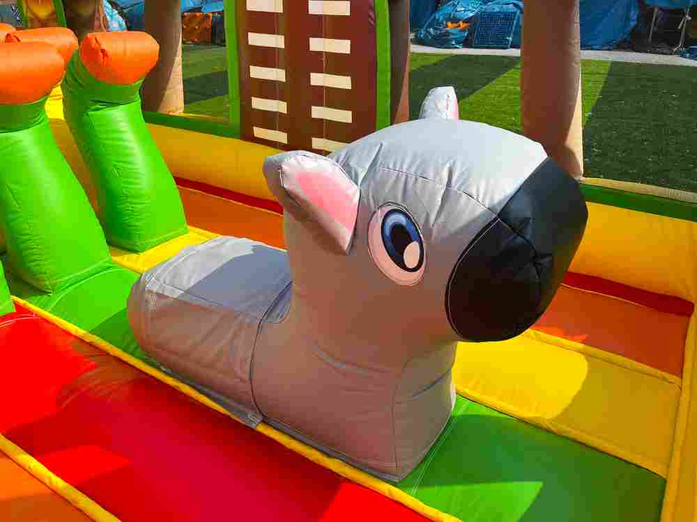 Коммерческий надувной батут «Мир Сафари 2», 14*7*7,5 м.