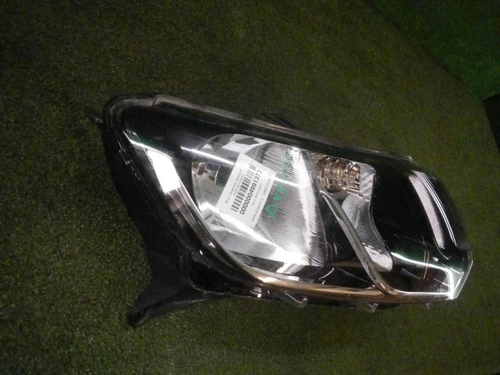 Битая Фара правая Lada Largus 1 (2021-н.в.) галоген