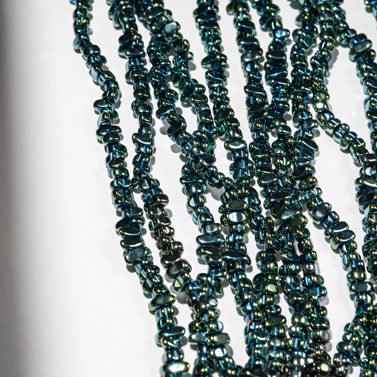 Гематин (гематит), оттенок "Зеленый металлик", фриформ 5-8мм