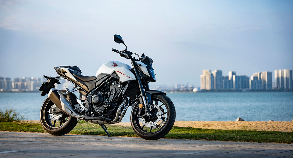 Мотоцикл Honda CB400F красный