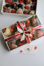 Клубника в шоколаде ассорти свежих ягод