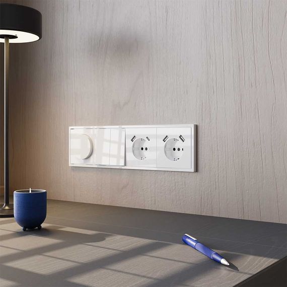 Розетка встраиваемая Voltum S70 с заземлением и защитными шторками, 16А, с USB, A+С, (белый глянцевы VLS040501