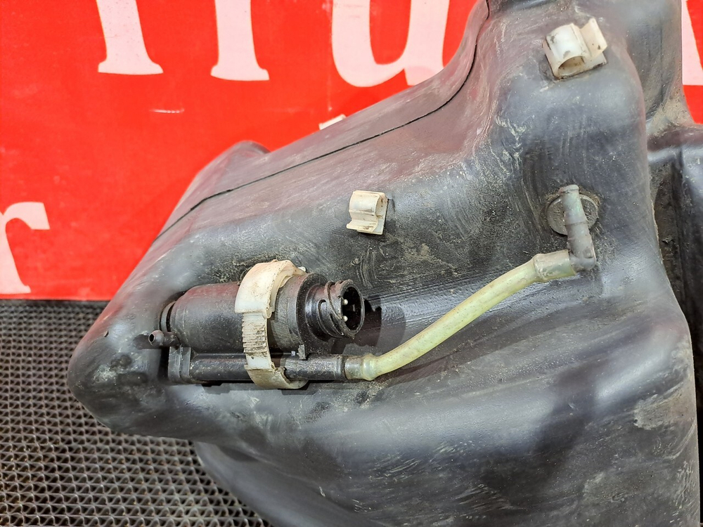 Бачок омывателя лобового стекла