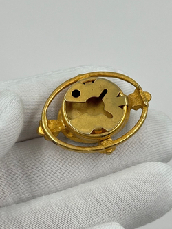 Накладка на пуговицу с голубой вставкой