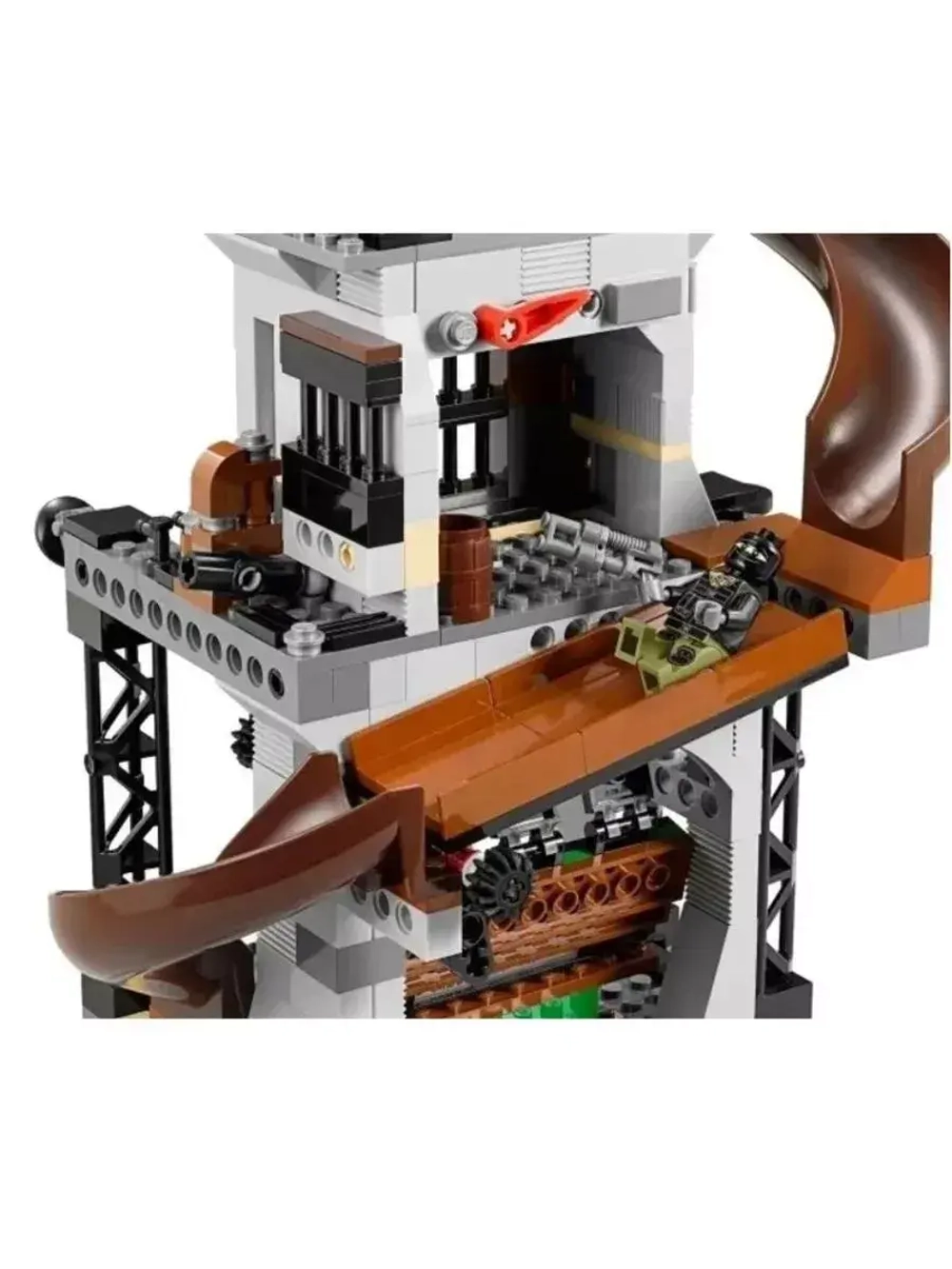 Конструктор Вторжение в логово черепашек 890 деталей