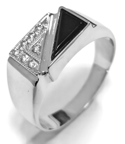 Ювелирное кольцо из серебра 925 пробы с ониксом и фианитами,размер 20