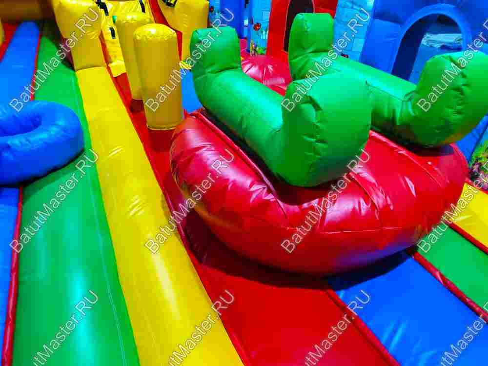 Коммерческий надувной батут "Яркое средневековье" 10*7*4 м