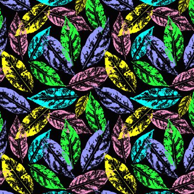 Разноцветные листья на темном фоне