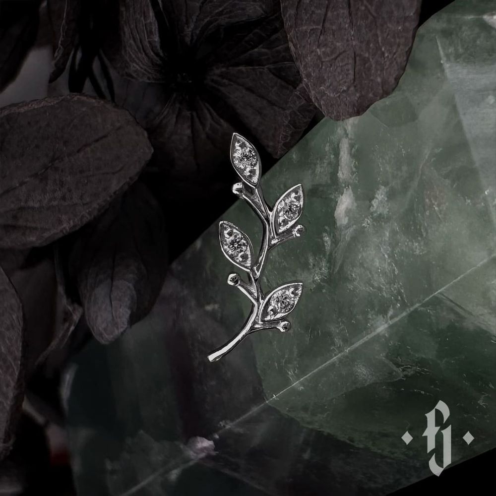 Накрутка &quot;Cherry Branch&quot; - Белое золото - White CZ