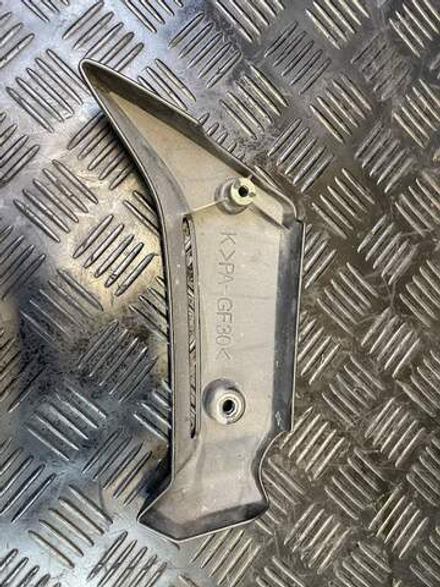 Пластик радиатора правый Yamaha FZ1 Fazer RN17