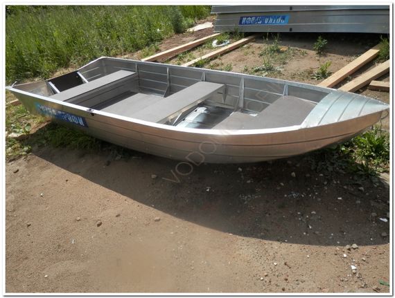 Алюминиевая моторно-гребная лодка Вятка Профи 32