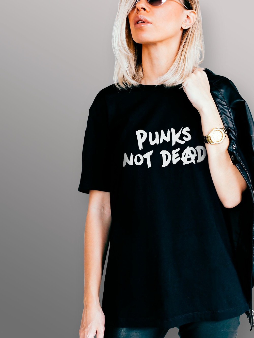 Футболка Punks not dead