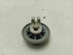 SMV50E30RU/97 ктп24 Ролик нижней корзины для посудомоечной машины Bosch SMV50E30RU/97 б/у
