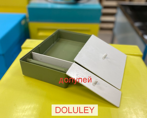 Кормушка для пчел потолочная пластмассовая 1 л