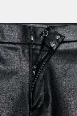 ZARA БРЮКИ FLARE ИЗ ИСКУССТВЕННОЙ КОЖИ, ЧЕРНЫЙ