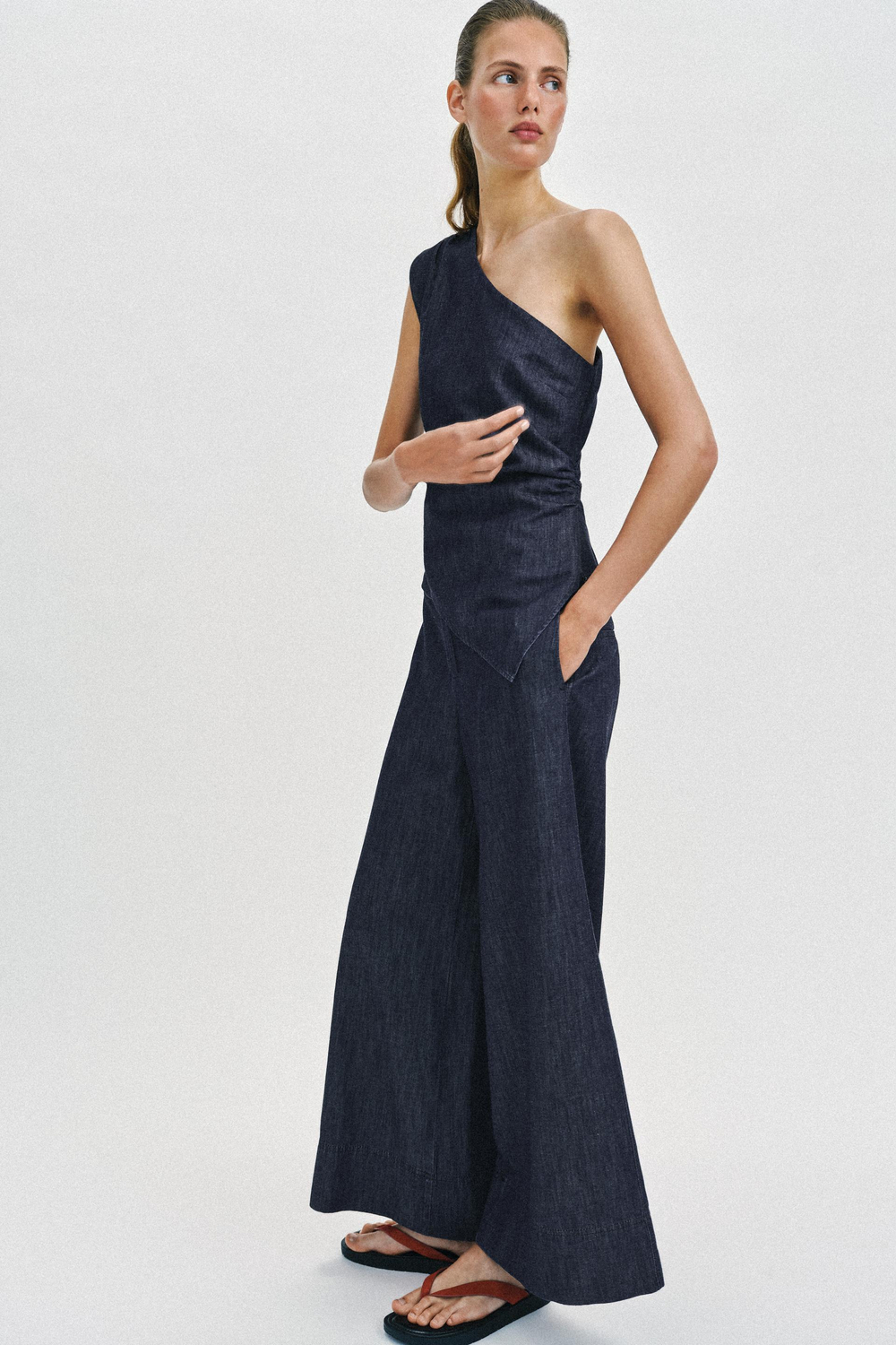 ZARA АСИММЕТРИЧНЫЙ ТОП С ПОГОНАМИ, ИНДИГО